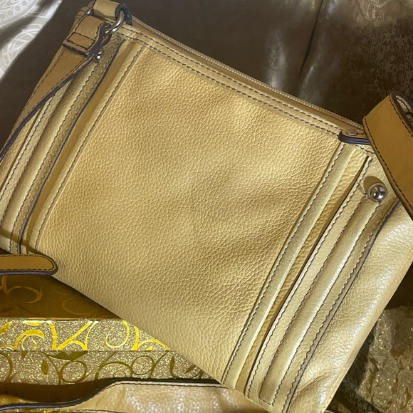 Tignanello Leather Yellow Crossbody purse - Picture 8 of 11